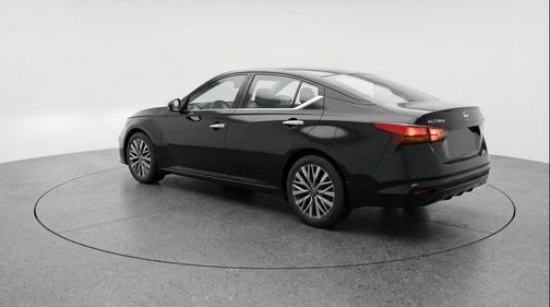 Super Black 2025 Nissan Altima SV FWD
