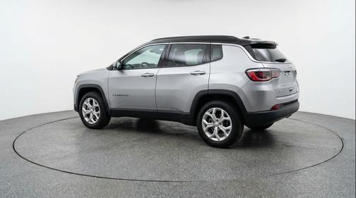 Silver Zynith Metallic Clearcoat 2025 Jeep Compass Latitude