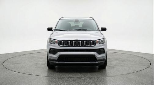 Silver Zynith Metallic Clearcoat 2025 Jeep Compass Latitude