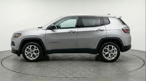 Silver Zynith Metallic Clearcoat 2025 Jeep Compass Latitude