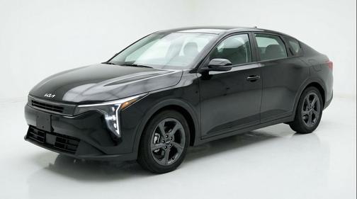 Aurora Black Pearl 2025 Kia K4 LXS