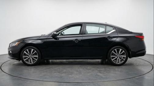 Super Black 2025 Nissan Altima SV FWD