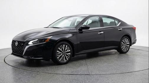 Super Black 2025 Nissan Altima SV FWD