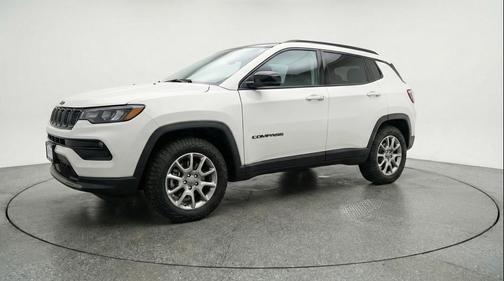 Bright White Clearcoat 2025 Jeep Compass Trailhawk