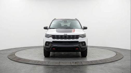 Bright White Clearcoat 2025 Jeep Compass Trailhawk