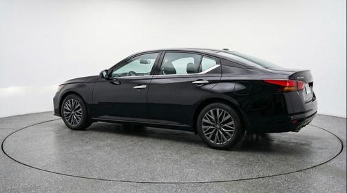 Super Black 2025 Nissan Altima SV FWD