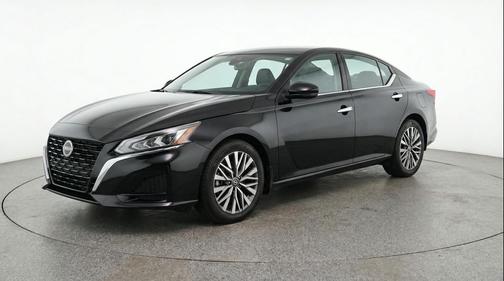 Super Black 2025 Nissan Altima SV FWD