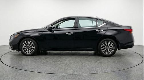 Super Black 2025 Nissan Altima SV FWD