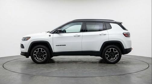 Bright White Clearcoat 2025 Jeep Compass Trailhawk