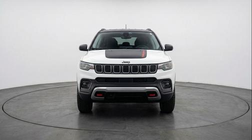 Bright White Clearcoat 2025 Jeep Compass Trailhawk