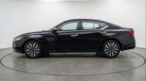 Super Black 2025 Nissan Altima SV FWD