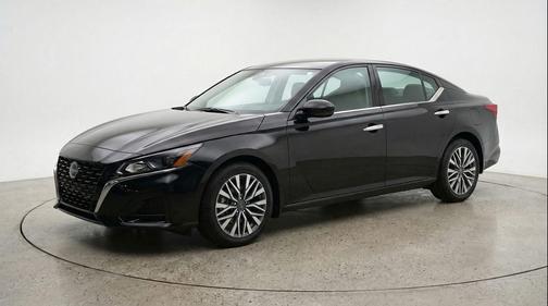 Super Black 2025 Nissan Altima SV FWD