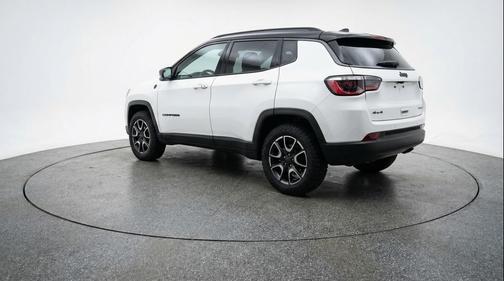 Bright White Clearcoat 2025 Jeep Compass Trailhawk