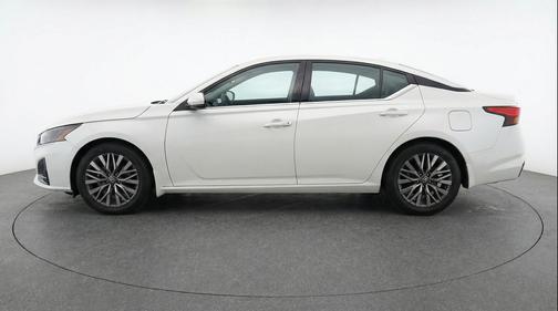 Glacier White 2025 Nissan Altima SV FWD