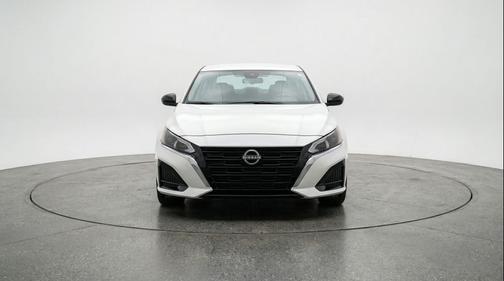 Glacier White 2025 Nissan Altima SV FWD