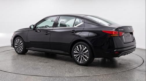 Super Black 2025 Nissan Altima SV FWD