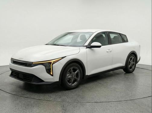 Snow White Pearl 2025 Kia K4 LXS