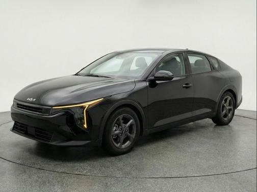 Aurora Black Pearl 2025 Kia K4 LXS