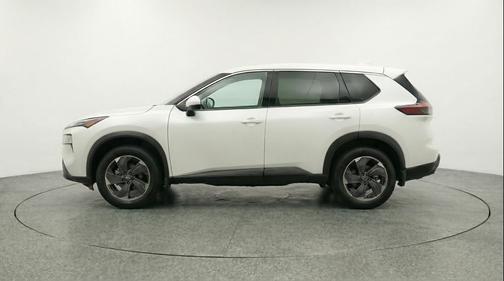 Everest White Pearl Tricoat 2025 Nissan Rogue SV