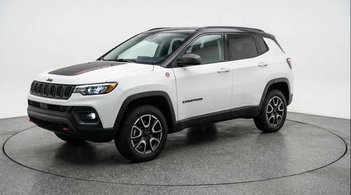Bright White Clearcoat 2025 Jeep Compass Trailhawk