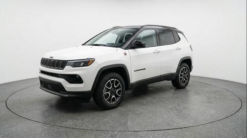 Bright White Clearcoat 2025 Jeep Compass Trailhawk