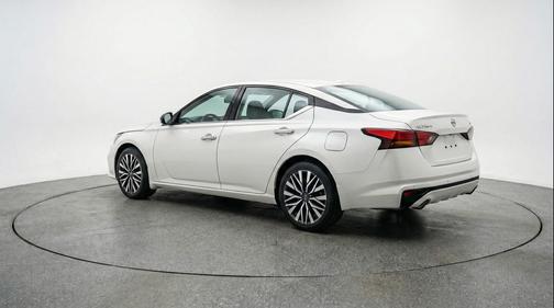 Glacier White 2025 Nissan Altima SV FWD