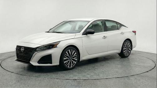 Glacier White 2025 Nissan Altima SV FWD