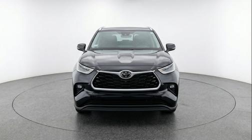 Midnight Black Metallic 2025 Toyota Highlander LE