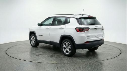 Bright White Clearcoat 2025 Jeep Compass Latitude