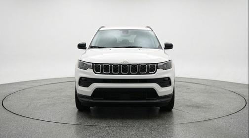 Bright White Clearcoat 2025 Jeep Compass Latitude