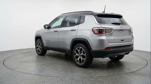 Silver Zynith Metallic Clearcoat 2025 Jeep Compass Limited