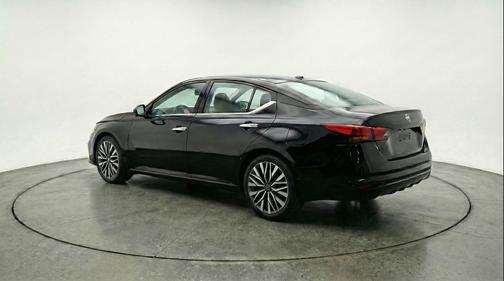 Super Black 2025 Nissan Altima SV FWD