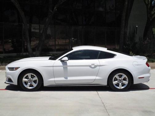 White 2015 Ford Mustang V6