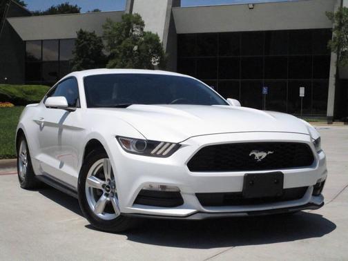 White 2015 Ford Mustang V6
