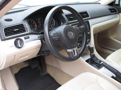 2012 Volkswagen Passat 2.5 SE