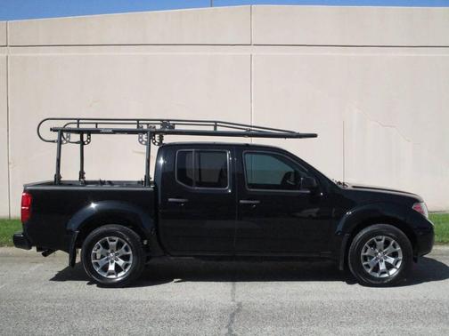Black 2021 Nissan Frontier SV