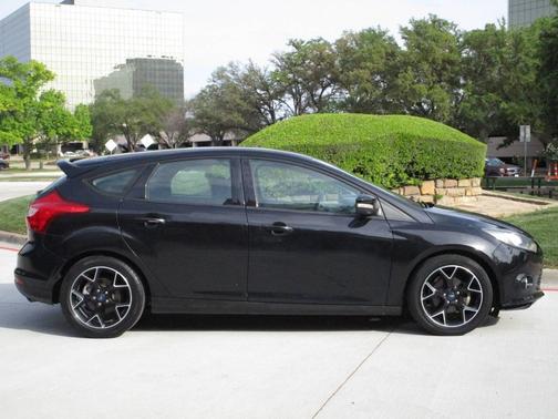 Black 2013 Ford Focus SE
