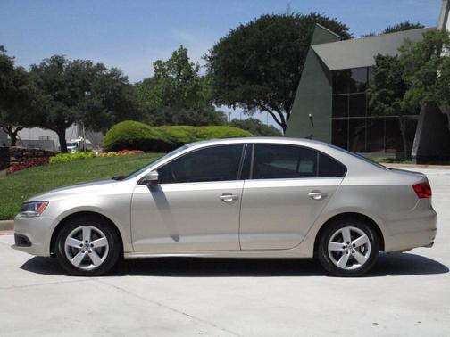 Tan 2014 Volkswagen Jetta TDI