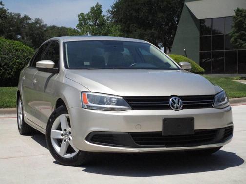 Tan 2014 Volkswagen Jetta TDI