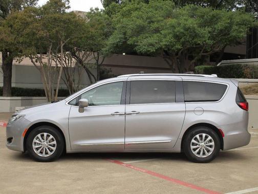 2018 Chrysler Pacifica Touring-L