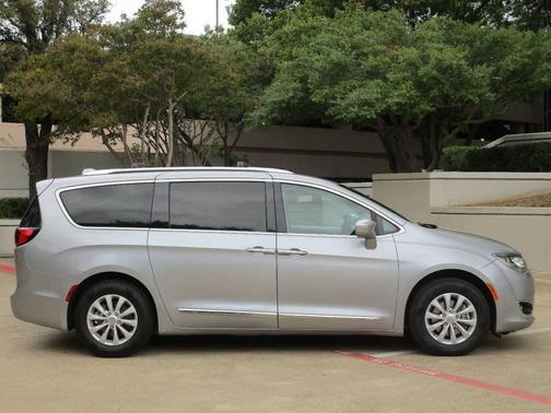 2018 Chrysler Pacifica Touring-L