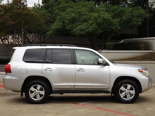 2014 Toyota Land Cruiser Base