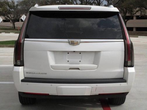 2016 Cadillac Escalade ESV Luxury