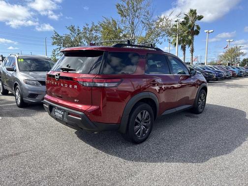 2022 Nissan Pathfinder SV