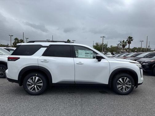 Everest White P 2026 Nissan Pathfinder SL