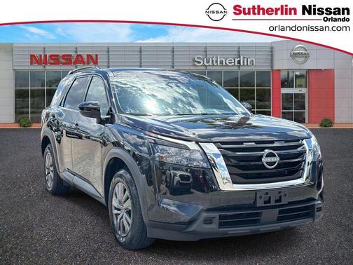 Black 2024 Nissan Pathfinder SV
