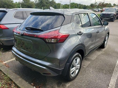 Gun Metallic 2025 Nissan Kicks Play S