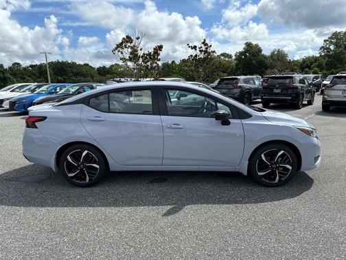 2025 Nissan Versa 1.6 SR