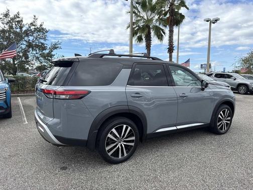 2024 Nissan Pathfinder Platinum