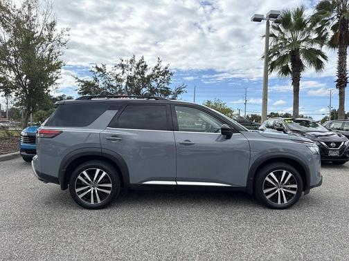 2024 Nissan Pathfinder Platinum